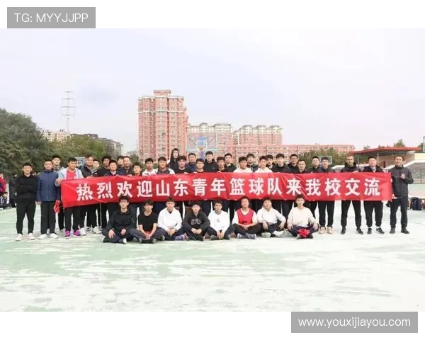 篮球燃梦青春赛场激情碰撞展现团队力量与不屈精神