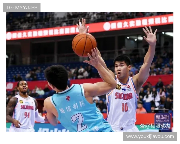 四川队与福建队在CBA赛场的激烈对决引发球迷热议与期待